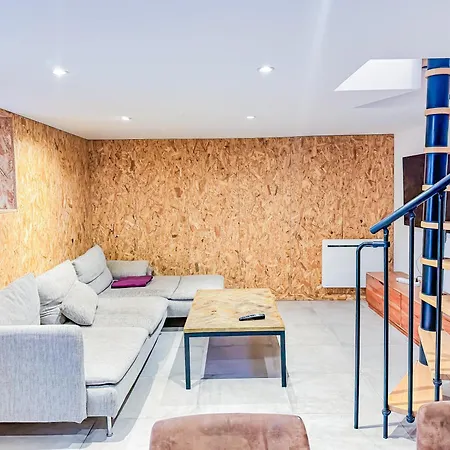 Grand Avec Piscine Apartment